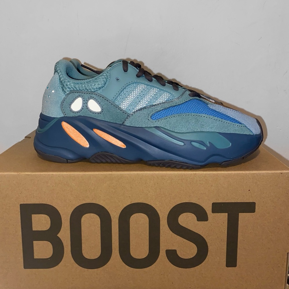 Yeezy 700 Faded Azure Size 6 Mens/7.5 Womens
